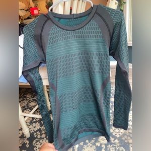 EUC LULULEMON LONG SLEEVE